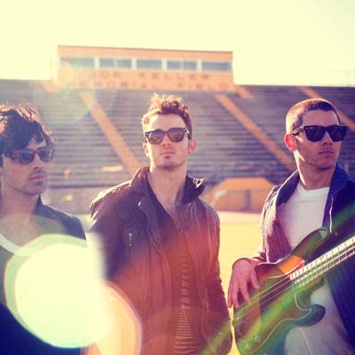 JONAS BROTHERS - LIKE IT'S CHRISTMAS