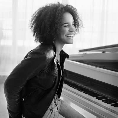 LAURA IZIBOR - SHINE