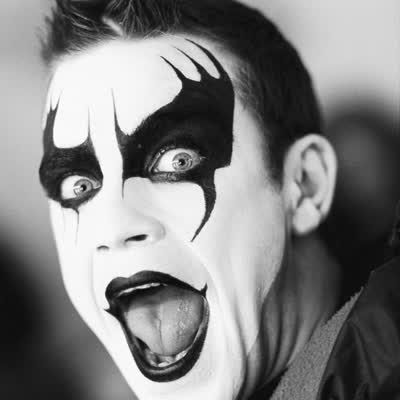 ROBBIE WILLIAMS - LET ME ENTERTAIN YOU