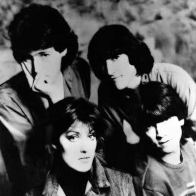 KATRINA AND THE WAVES - WALKING ON SUNSHINE