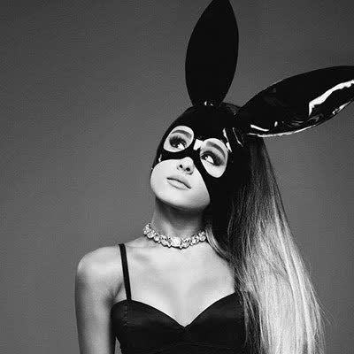 ARIANA GRANDE - SANTA TELL ME
