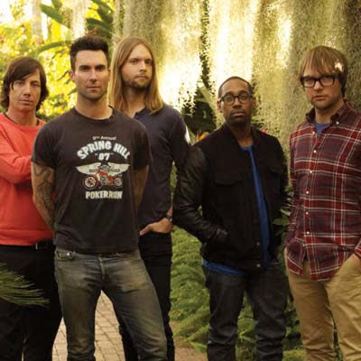 MAROON 5 UND CHRISTINA AGUILERA - MOVES LIKE JAGGER