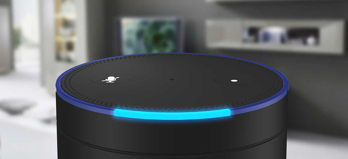 Alexa, starte radio ffn: Alexa im Wohnzimmer mit blauem Rand