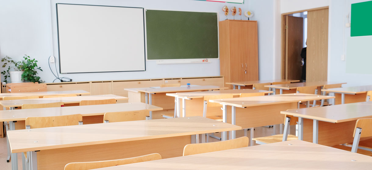 Schulausfälle in Niedersachsen: Leere Schulklasse