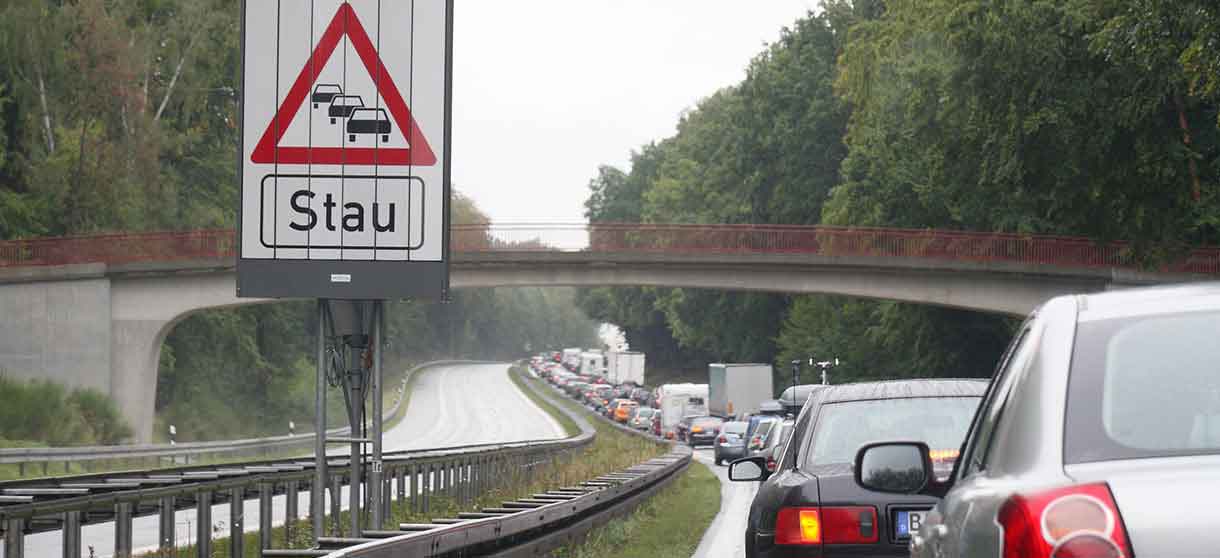 ffn-Verkehr: Stau auf der Autobahn